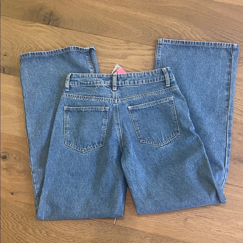 Edikted Raelynn Washed Low Rise Jeans - Picture 3 of 3